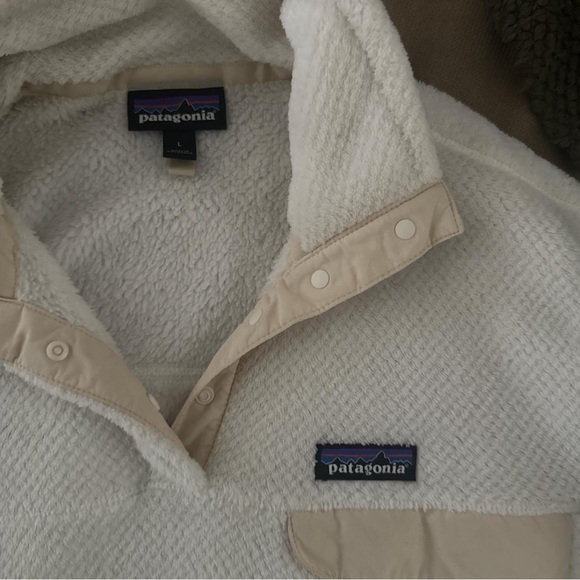 Patagonia White and Tan Snap-T Fleece - Picture 3 of 3
